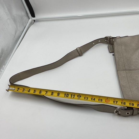 Coach shoulder/converts to cross body bag, silver pebbled leather hobo style - Picture 8 of 10